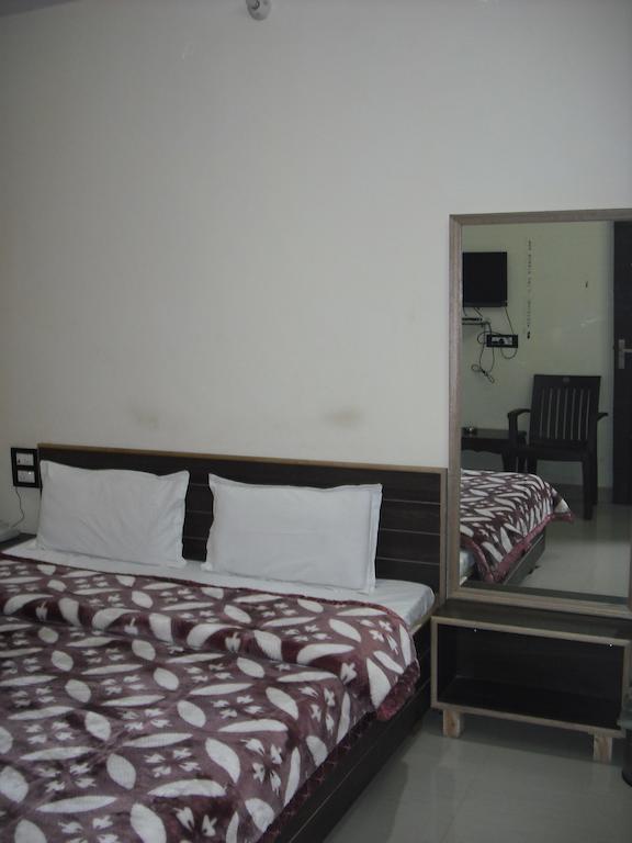 Hotel Gs Paradise Amritsar Room photo